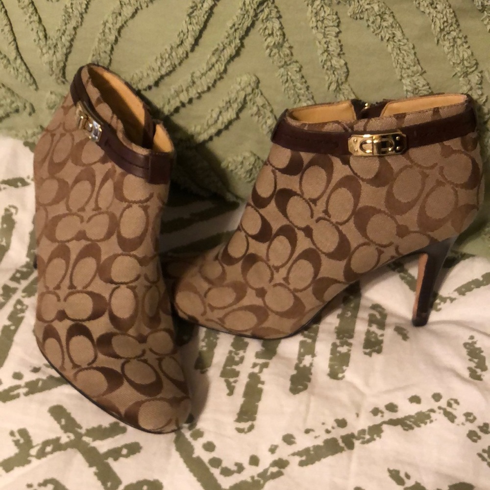 Coach booties Size 10 🌸FREE SHIPPING🌸